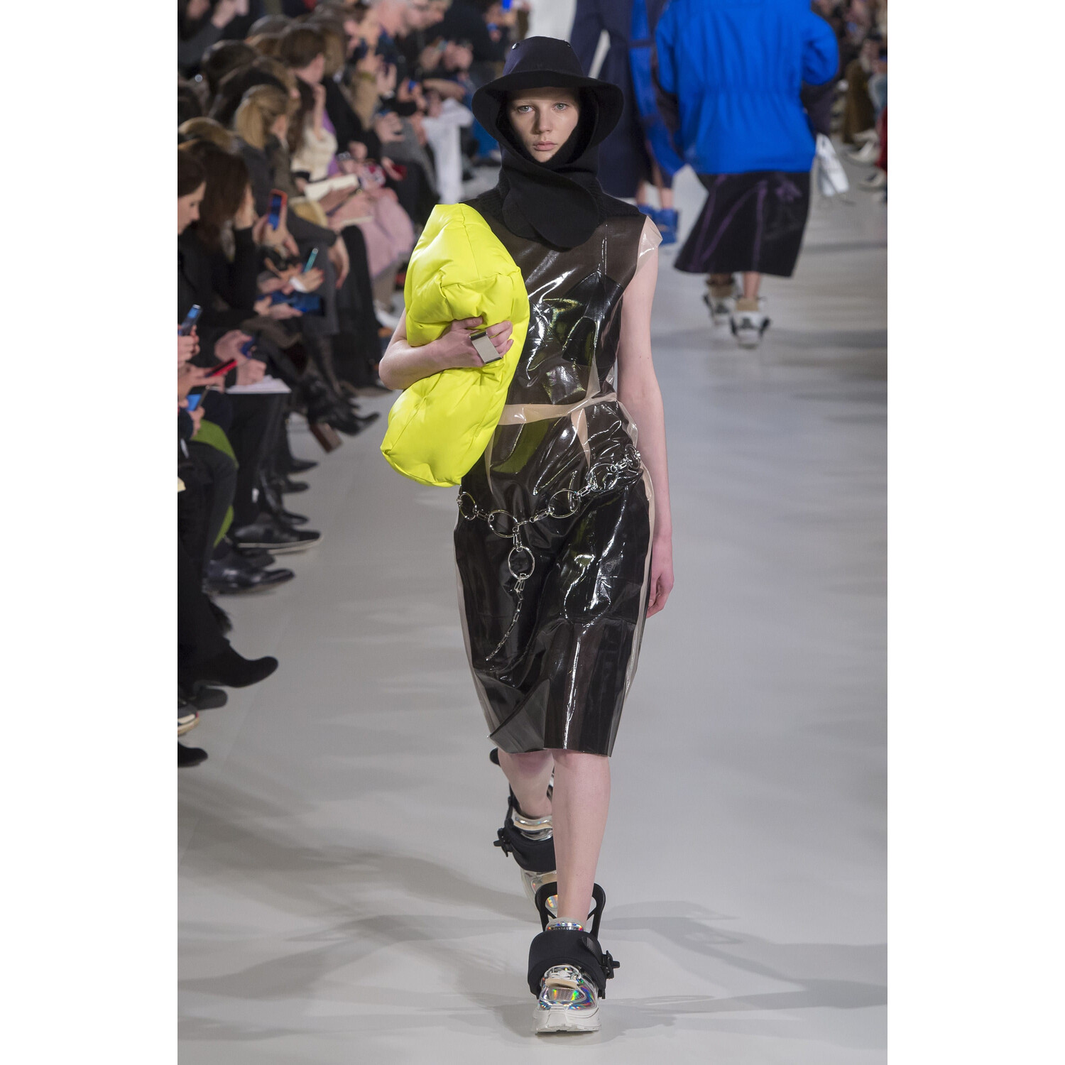 Фото Maison Margiela Fall 2018 Ready-to-Wear , Maison Margiela осень зима 2018 , Fashion show , неделя моды в Париже , PFW , Mainstyles